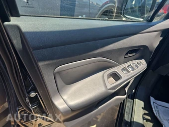 2024 Nissan Versa S – miniatura 9