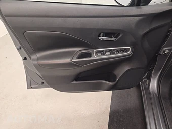 2024 Nissan Versa SR – miniatura 9