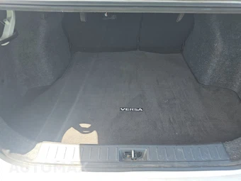 2024 Nissan Versa SR – miniatura 16