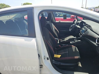 2024 Nissan Versa SR – miniatura 8