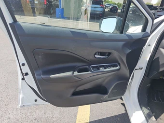 2024 Nissan Versa SR – miniatura 9