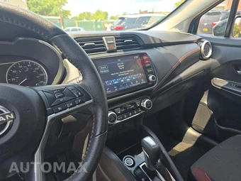 2024 Nissan Versa SR - miniatura 10