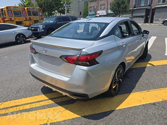 2024 Nissan Versa SR - miniatura 3