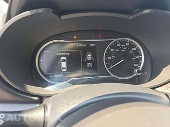 2024 Nissan Versa SR - miniatura 9