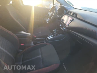 2024 Nissan Versa SR - miniatura 8