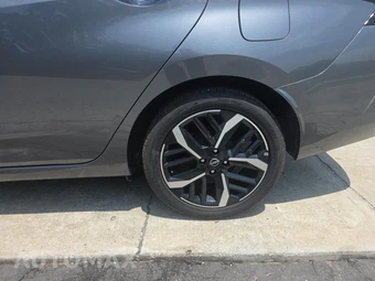 2024 Nissan Versa SR – miniatura 11