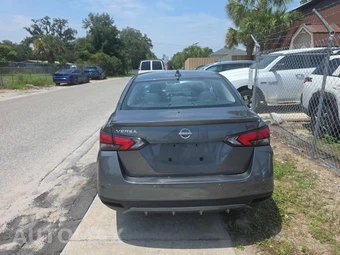 2024 Nissan Versa SR – miniatura 5