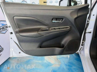 2024 Nissan Versa SR - miniatura 11
