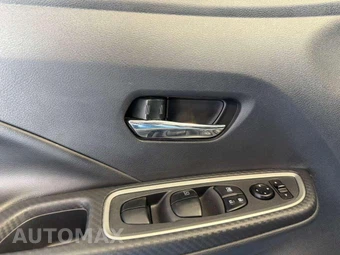 2024 Nissan Versa SR - miniatura 12