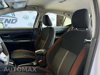 2024 Nissan Versa SR - miniatura 16