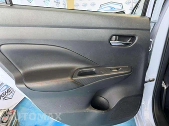 2024 Nissan Versa SR - miniatura 17