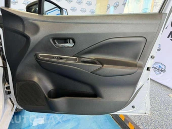 2024 Nissan Versa SR - miniatura 24