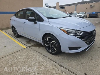 2024 Nissan Versa SR – miniatura 3