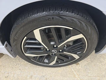 2024 Nissan Versa SR – miniatura 9