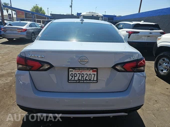 2024 Nissan Versa SV – miniatura 5