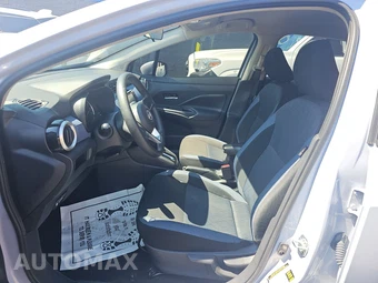 2024 Nissan Versa SV – miniatura 7