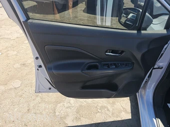 2024 Nissan Versa SV – miniatura 9