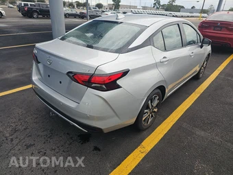 2024 Nissan Versa SV - miniatura 4