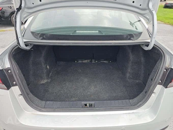 2024 Nissan Versa SV – miniatura 14