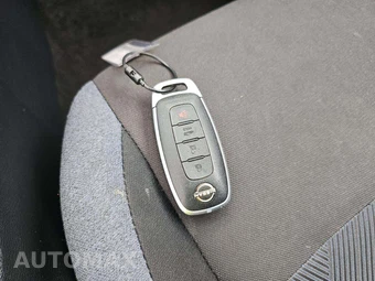 2024 Nissan Versa SV – miniatura 8