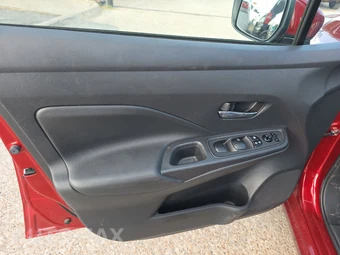2024 Nissan Versa SV - miniatura 9