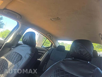 2024 Nissan Versa SV – miniatura 11