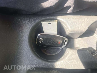 2024 Nissan Versa SV – miniatura 8