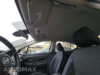2024 Nissan Versa SV – miniatura 11