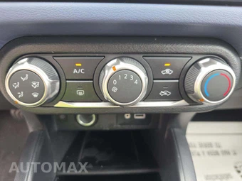 2024 Nissan Versa SV – miniatura 28