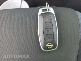 2024 Nissan Versa SV – miniatura 8