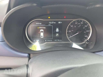 2024 Nissan Versa SV – miniatura 9