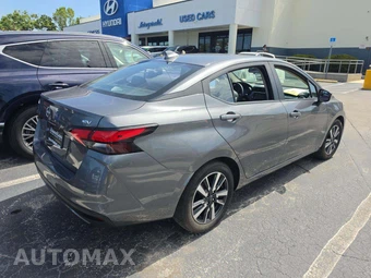2024 Nissan Versa SV – miniatura 3