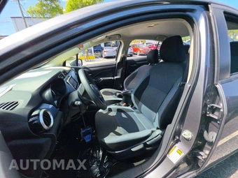 2024 Nissan Versa SV – miniatura 6