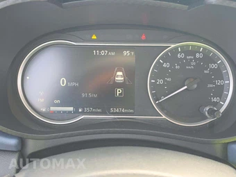 2024 Nissan Versa SV – miniatura 9