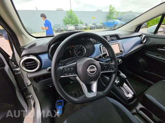 2024 Nissan Versa SV – miniatura 10