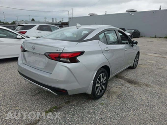 2024 Nissan Versa SV – miniatura 3