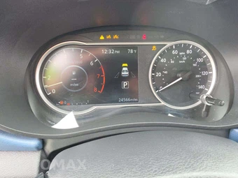 2024 Nissan Versa SV – miniatura 9