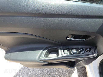 2024 Nissan Versa SV – miniatura 9