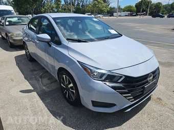 2024 Nissan Versa SV – miniatura 3