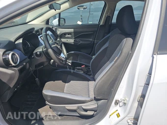 2024 Nissan Versa SV – miniatura 7