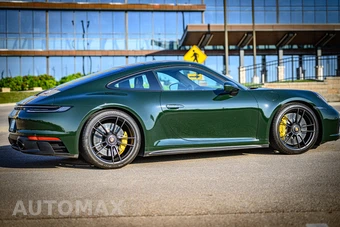 2024 Porsche 911 Carrera 4 GTS - miniatura 13