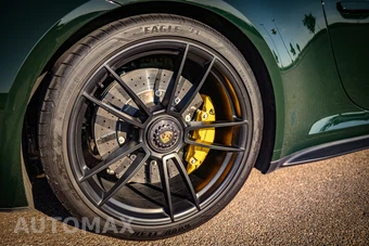 2024 Porsche 911 Carrera 4 GTS - miniatura 17