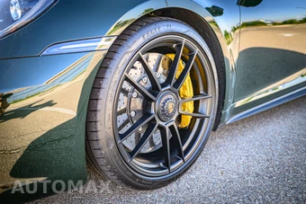 2024 Porsche 911 Carrera 4 GTS - miniatura 19