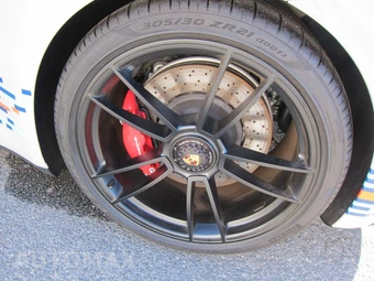 2024 Porsche 911 Targa 4 GTS - miniatura 32