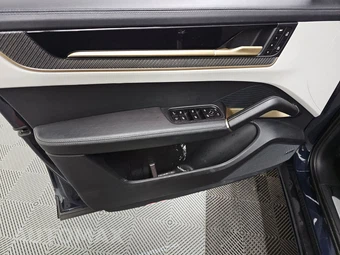 2024 Porsche Cayenne Turbo E-Hybrid – miniatura 9
