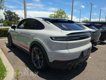 2024 Porsche Cayenne Turbo GT - miniatura 2