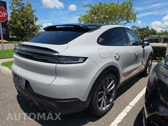 2024 Porsche Cayenne Turbo GT - miniatura 3