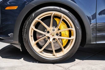 2024 Porsche Cayenne Turbo GT - miniatura 3