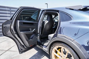2024 Porsche Cayenne Turbo GT - miniatura 33