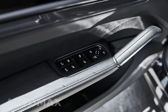 2024 Porsche Cayenne Turbo GT - miniatura 37